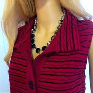 DARK RED FIGURE FLATTERING RIBBED SWEATER VEST